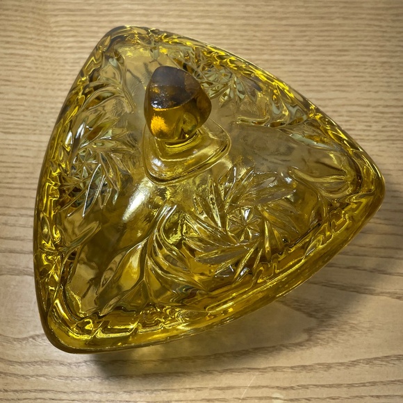 Vintage Indiana Glass Triangle Covered Candy Dish Amber Pinwheel Bowl w Lid MCM - Picture 2 of 9